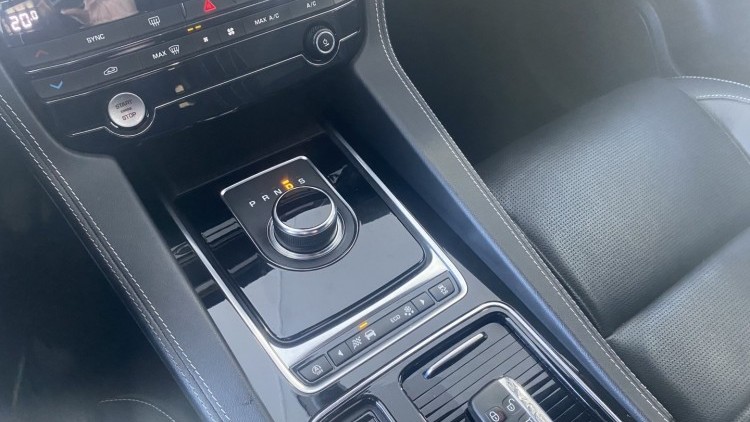 Jaguar F-Type F-PACE 2.0 d "R-Sport"