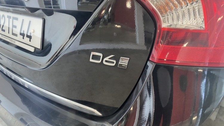 Volvo V60 D6 AWD "R-Design" PHEV