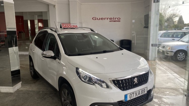 Peugeot 2008 1.2 VTI "Style" (31 MIL KMs)