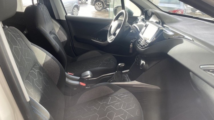 Peugeot 2008 1.2 VTI "Style" (31 MIL KMs)