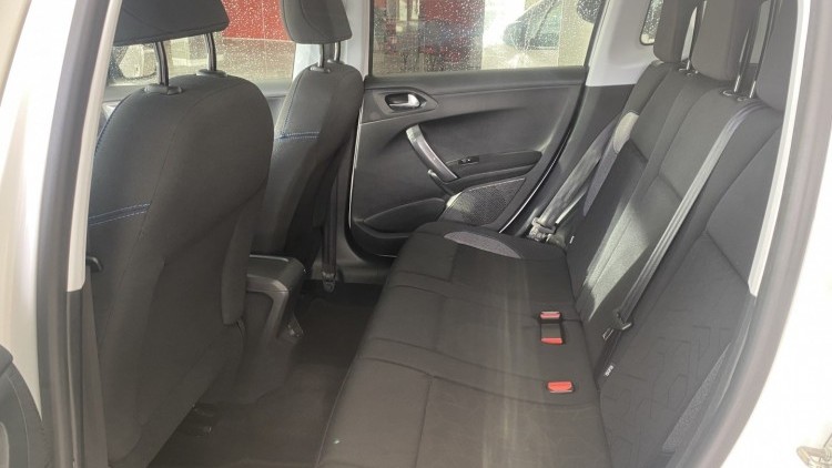 Peugeot 2008 1.2 VTI "Style" (31 MIL KMs)