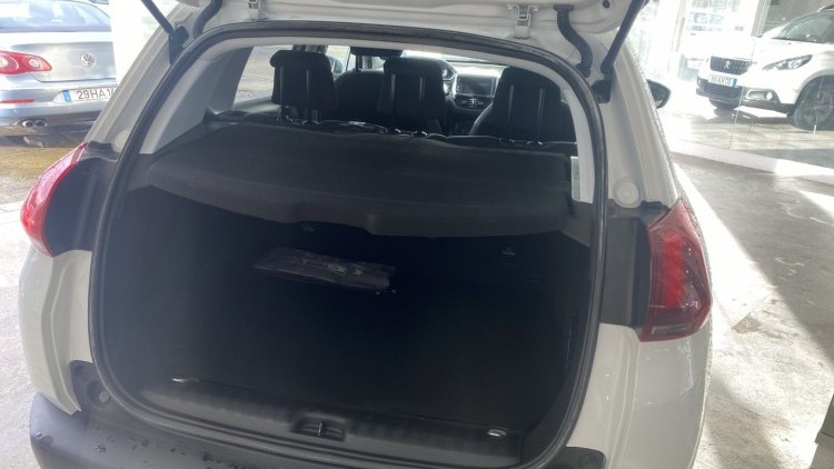 Peugeot 2008 1.2 VTI "Style" (31 MIL KMs)