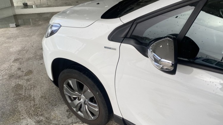 Peugeot 2008 1.2 VTI "Style" (31 MIL KMs)