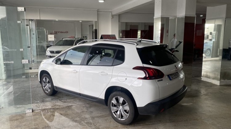 Peugeot 2008 1.2 VTI "Style" (31 MIL KMs)