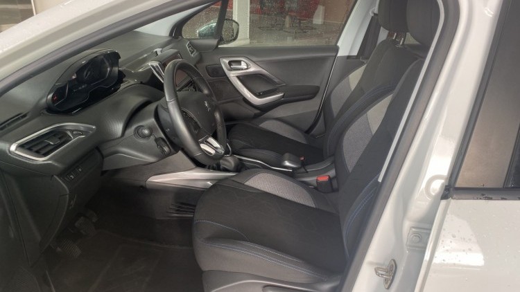 Peugeot 2008 1.2 VTI "Style" (31 MIL KMs)