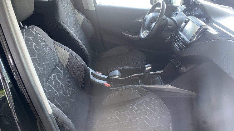 Peugeot 2008 1.2 VTI "Style" (73 MIL KMs)