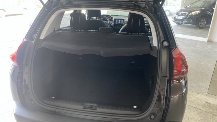 Peugeot 2008 1.2 VTI "Style" (73 MIL KMs)