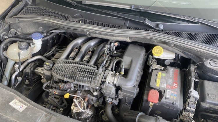 Peugeot 2008 1.2 VTI "Style" (73 MIL KMs)