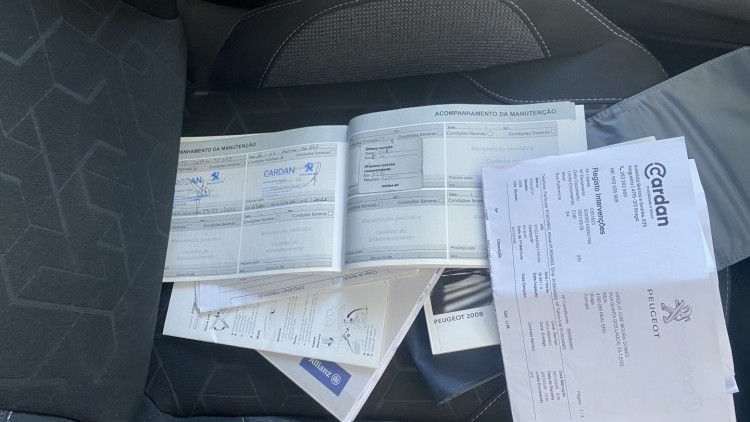 Peugeot 2008 1.2 VTI "Style" (73 MIL KMs)