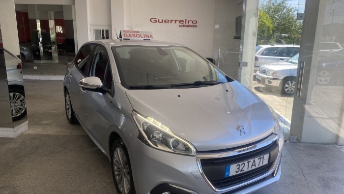 Peugeot 208 1.2 Pure Tech "Style" (74 MIL KMs)
