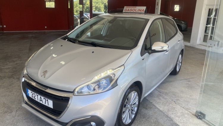 Peugeot 208 1.2 Pure Tech "Style" (74 MIL KMs)