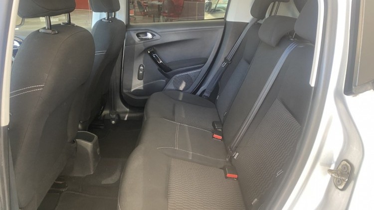 Peugeot 208 1.2 Pure Tech "Style" (74 MIL KMs)