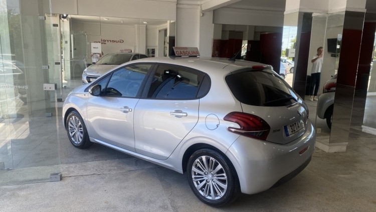 Peugeot 208 1.2 Pure Tech "Style" (74 MIL KMs)