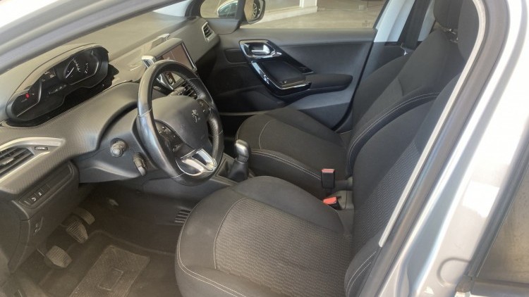 Peugeot 208 1.2 Pure Tech "Style" (74 MIL KMs)