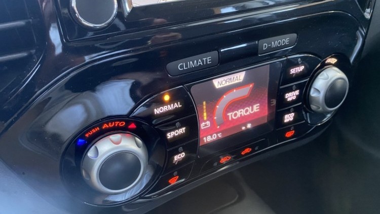 Nissan Juke 1.2 "N-Connecta" (80 MIL KMs)