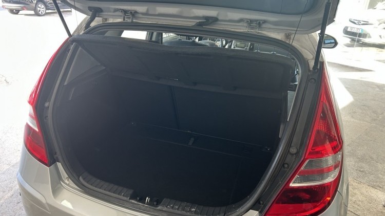 Hyundai i30 1.6 CRDI "Confort" (147 MIL KMs)