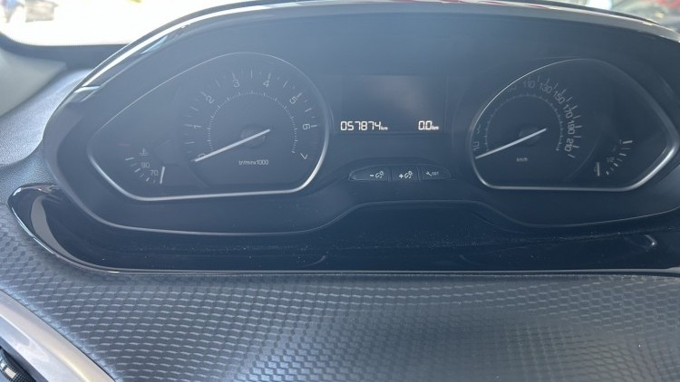 Peugeot 2008 1.2 VTI "Style" (57 MIL KMs)